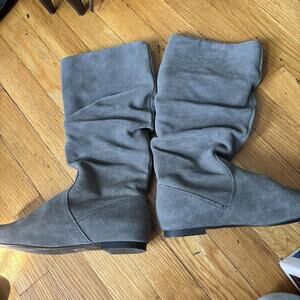 Dark Plush Grey Boots E 81 A